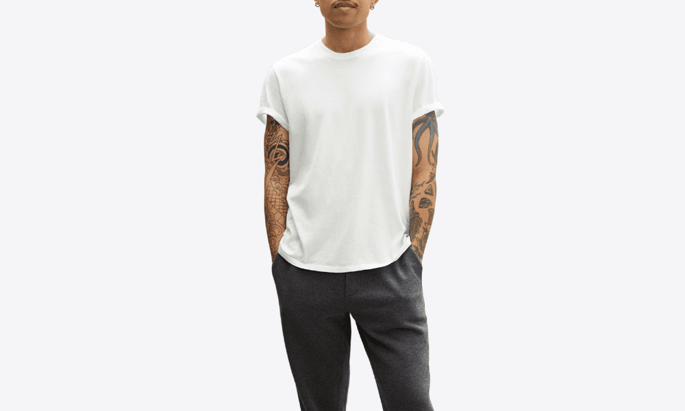 everlane-white-tshirt-on-model