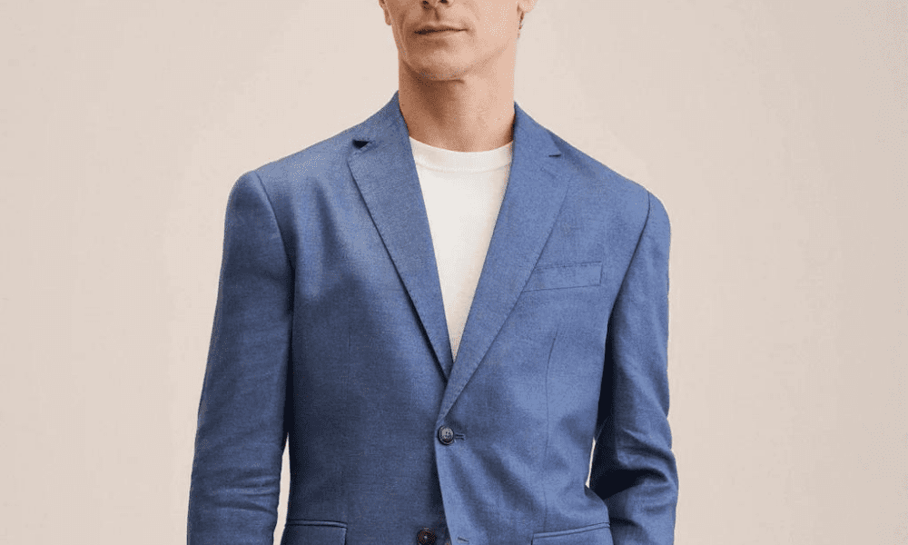 mango blue linen blazer worn with tshirt